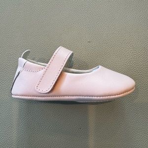 L’amour mary Jane crib shoe, size 4, light pink, never worn.